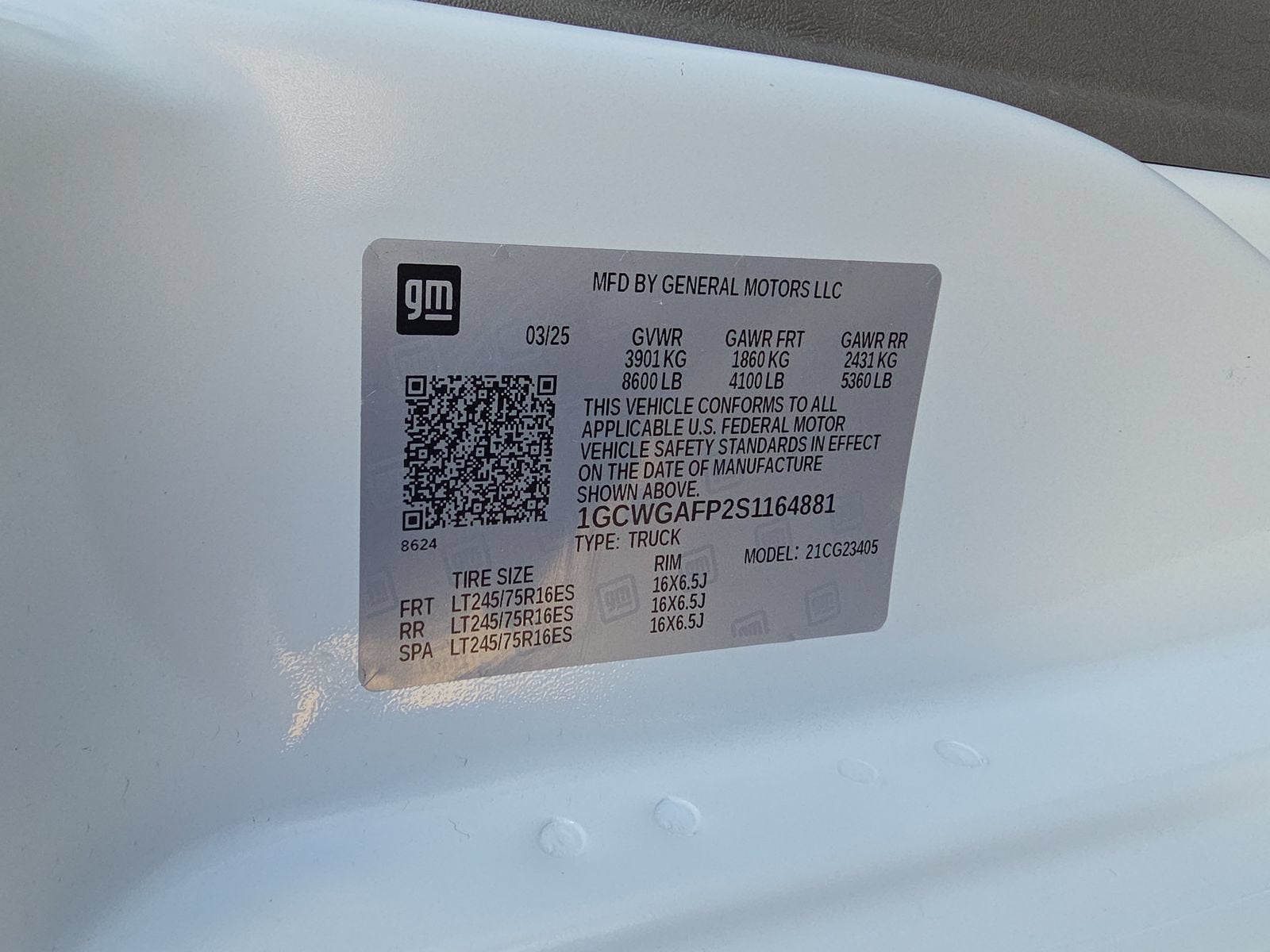 2025 Chevrolet Express Cargo WT
