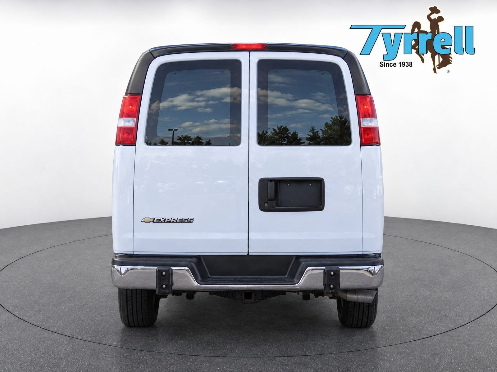 2025 Chevrolet Express Cargo WT