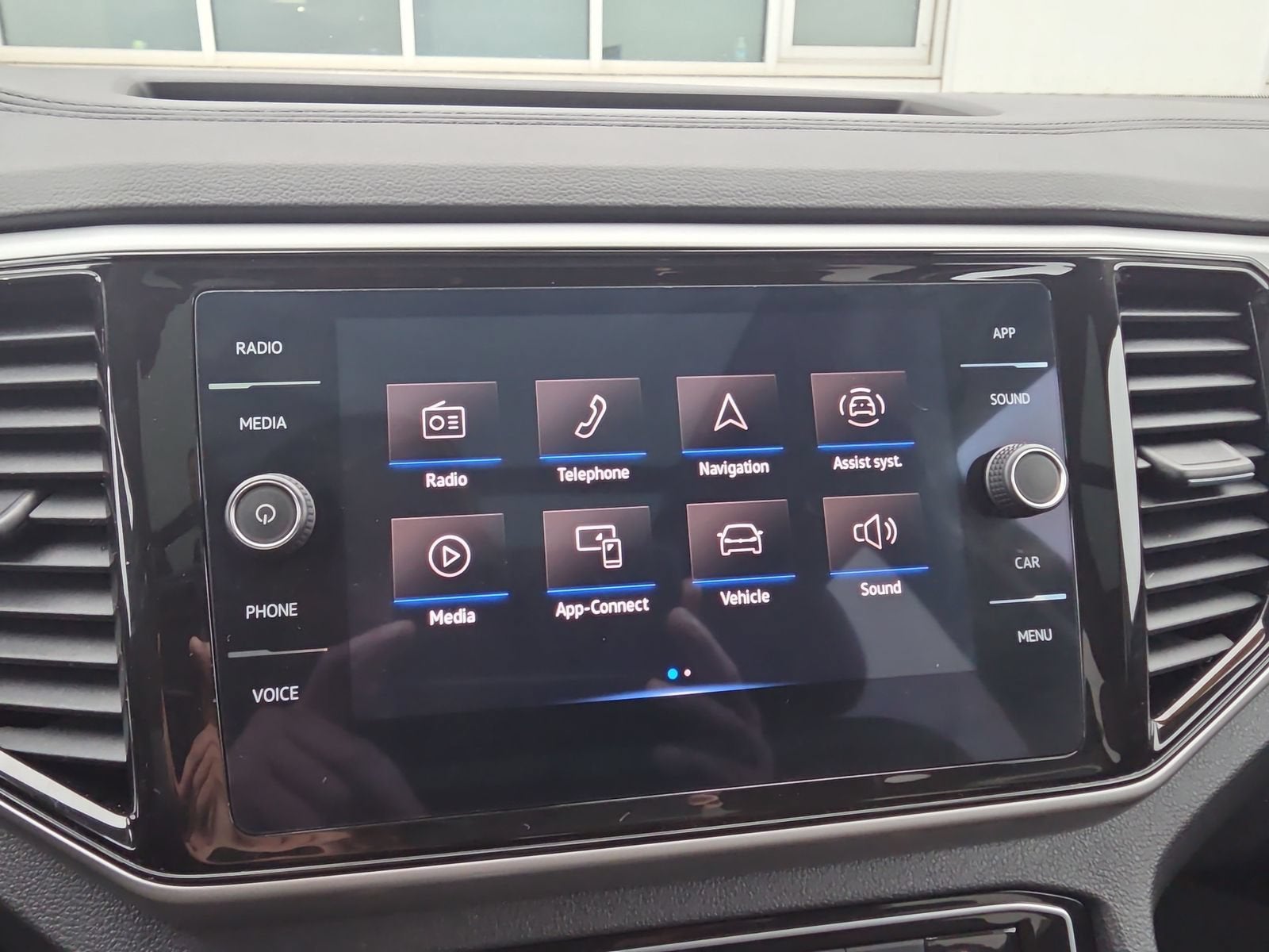 2023 Volkswagen Atlas 3.6L V6 SE w/Technology